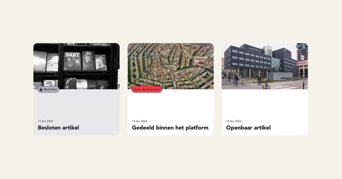 Drie cards van artikelen, één met label 'besloten', één met label 'Binnen platform' en één openbaar artikel zonder label